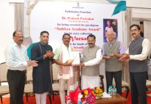 Goan Reporter News: Governor, Shri P. S. Sreedharan Pillai felicitates Dr. Prakash Parienka – Sahitya Akademi Awardee.