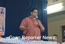 Goan Reporter News: Reginald Lourenco, Curtorim MLA speaking at a Corner Meet in Curtorim