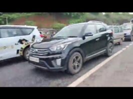 Goan Reporter: 02 Ambulances stuck in traffic jam at Chimbel flyover